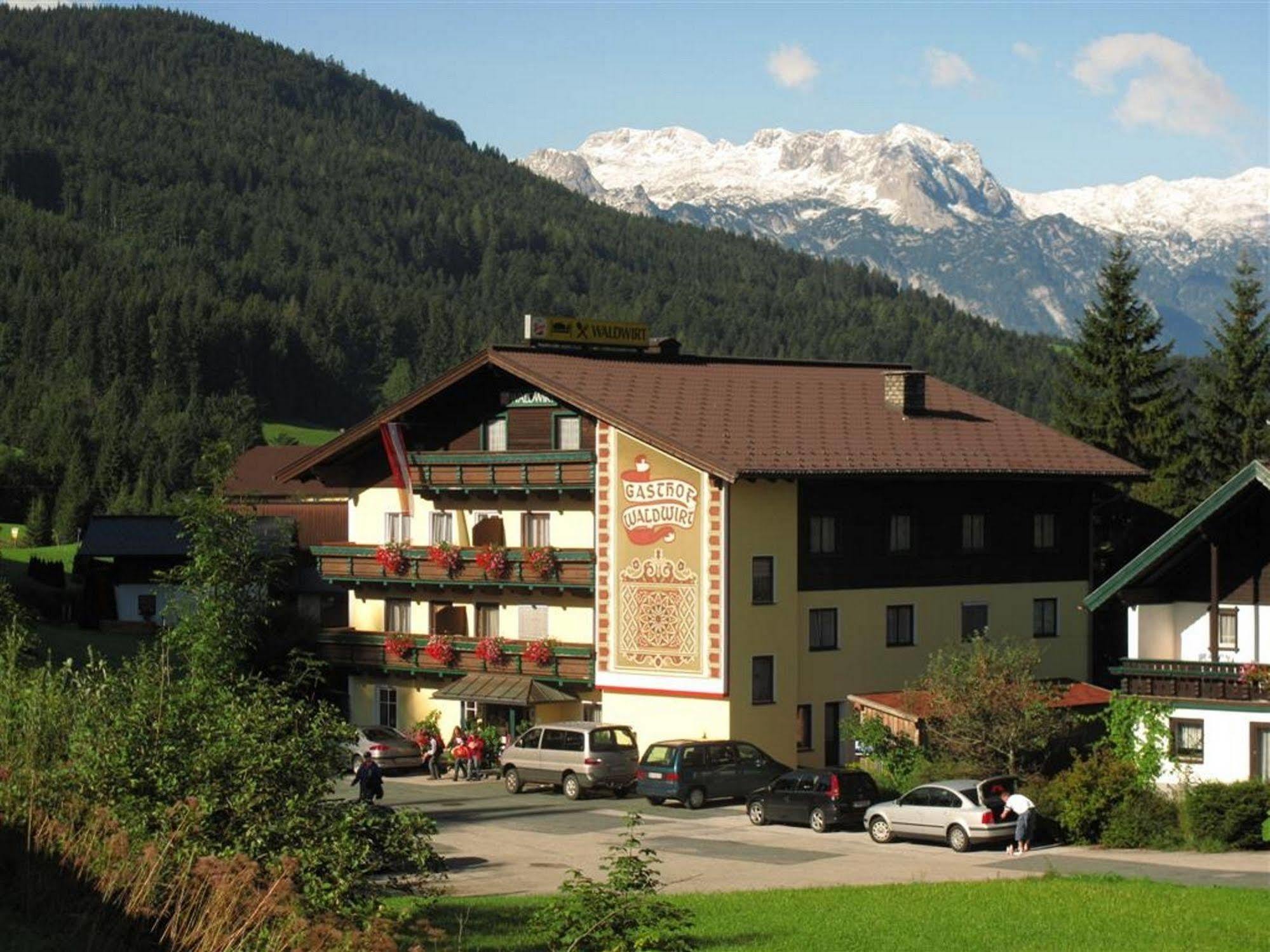 Gasthof Waldwirt Russbach am Pass Gschütt Exteriér fotografie